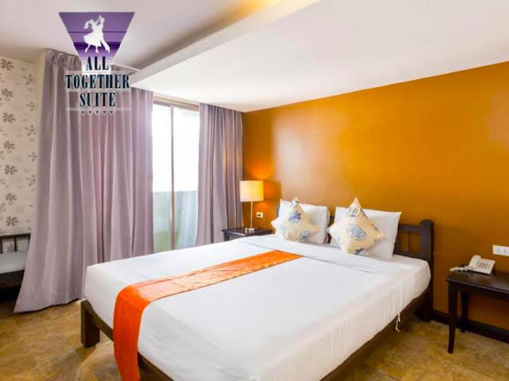 Двухместный (Улучшенный двухместный номер с 1 кроватью или 2 отдельными кроватями) отеля All Together Suite, Бангкок