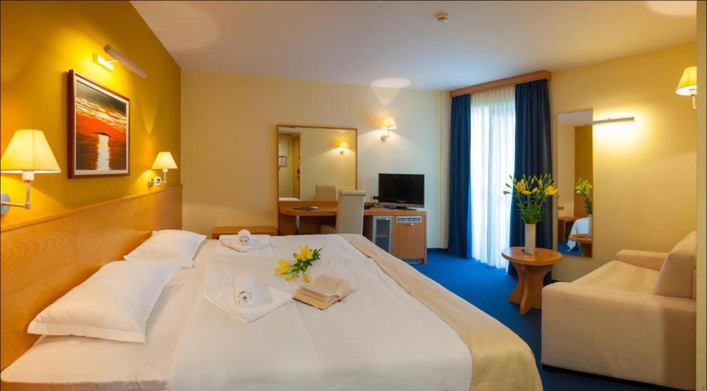 Двухместный (Двухместный номер с 1 кроватью или 2 отдельными кроватями и видом на море) отеля Hotel Saudade, Градац