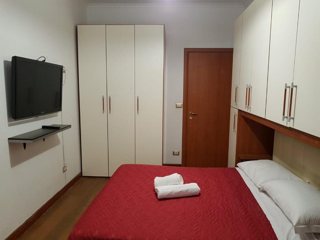 Двухместный (Двухместный номер с 1 кроватью и собственной ванной комнатой вне номера) отеля Domus Ubaldi, Рим