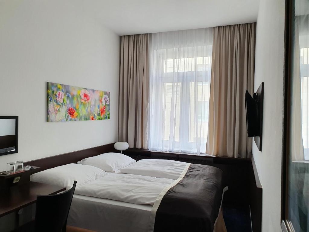 Двухместный (Двухместный номер с 1 кроватью или 2 отдельными кроватями) отеля Royal Plaza, Прага