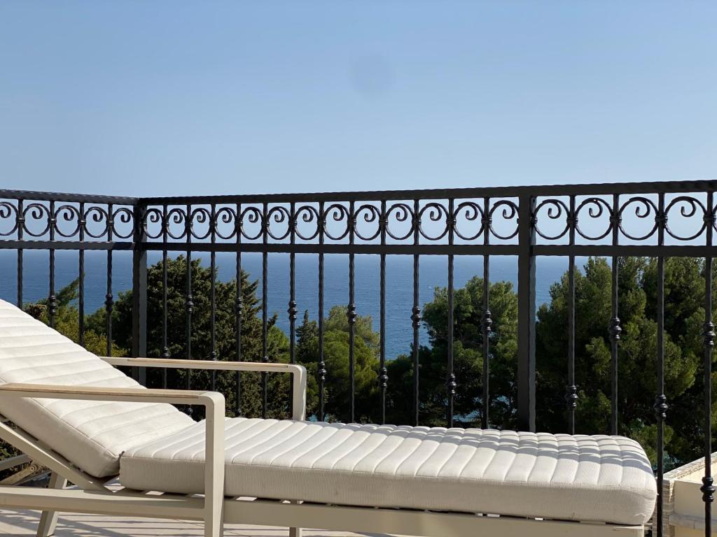 Апартаменты (Апартаменты в пентхаусе с видом на море) гостевого дома Villa Mediterranea with pool, Бол