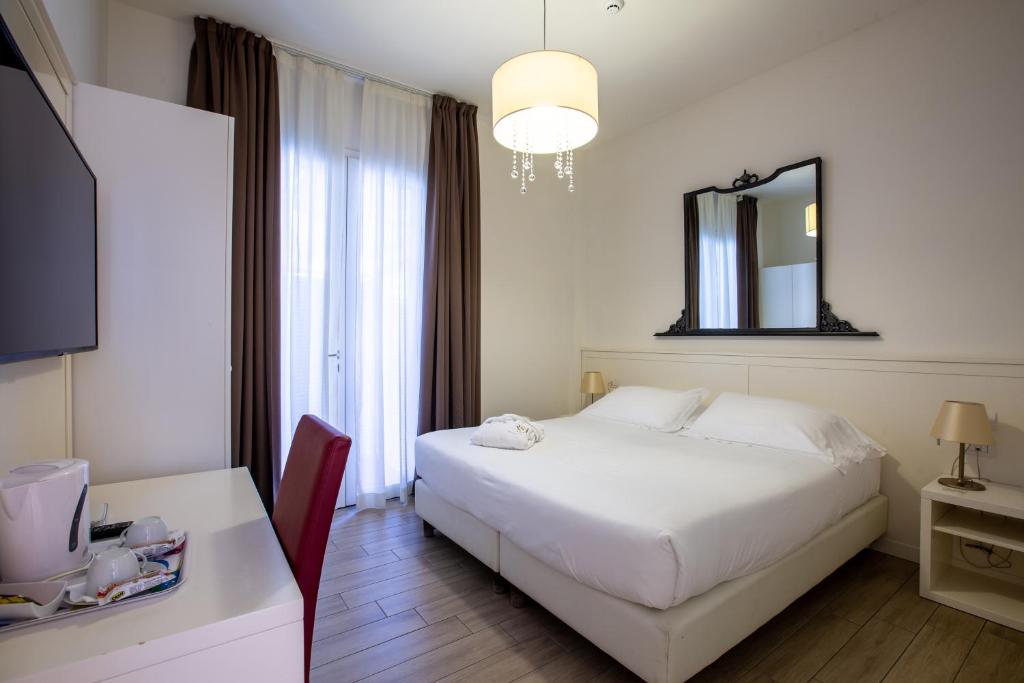 Сьюит (Полулюкс, вид на бассейн), Rimini Suite Hotel