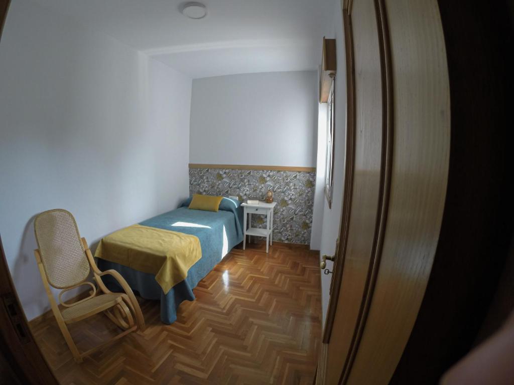 Одноместный (Одноместный номер с общим душем и туалетом) семейного отеля A Casa da Lucera, Виго