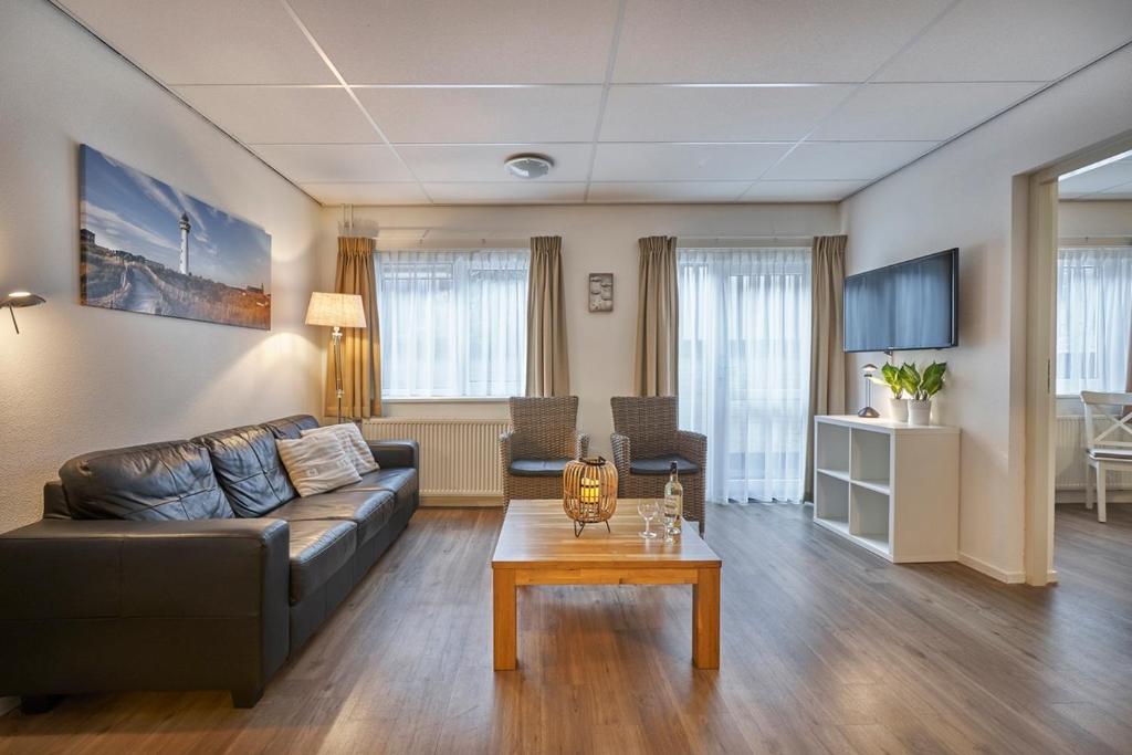 Апартаменты (Two-Bedroom Apartment with Dune Terrace (3 Adults)) апартамента Apartments Four Seasons Zuiderstraat, Эгмонд-ан-Зее