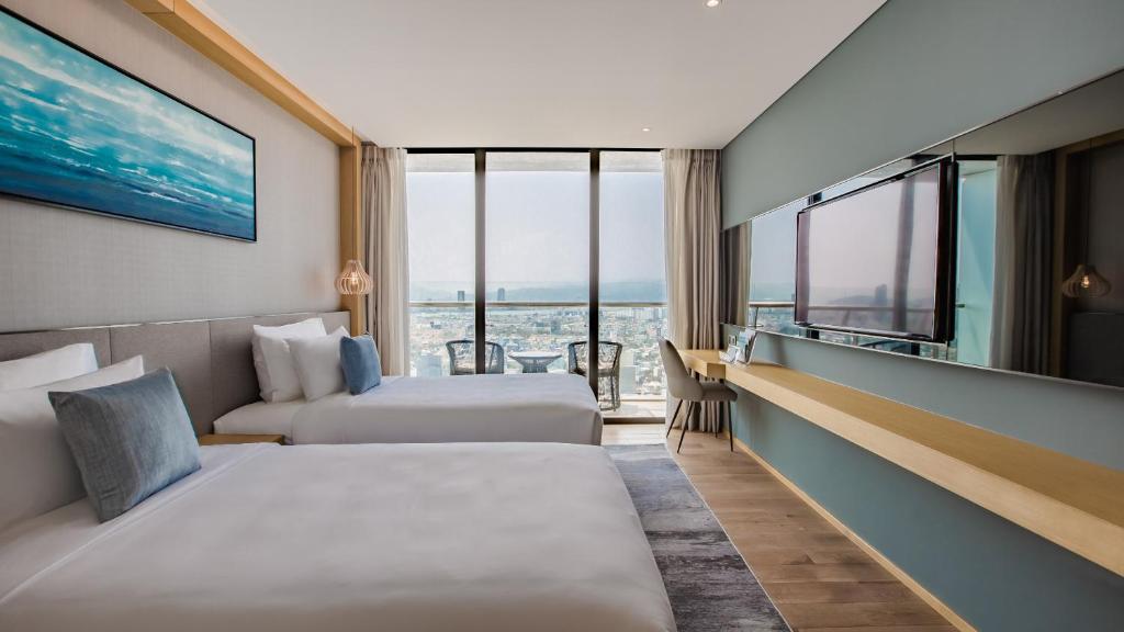 Двухместный (Улучшенный двухместный номер с 2 отдельными кроватями и видом на город) отеля Sel de Mer Hotel & Suites, Дананг