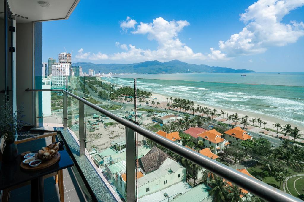 Сьюит (Люкс SALA с балконом и видом на море), Sala Danang Beach Hotel