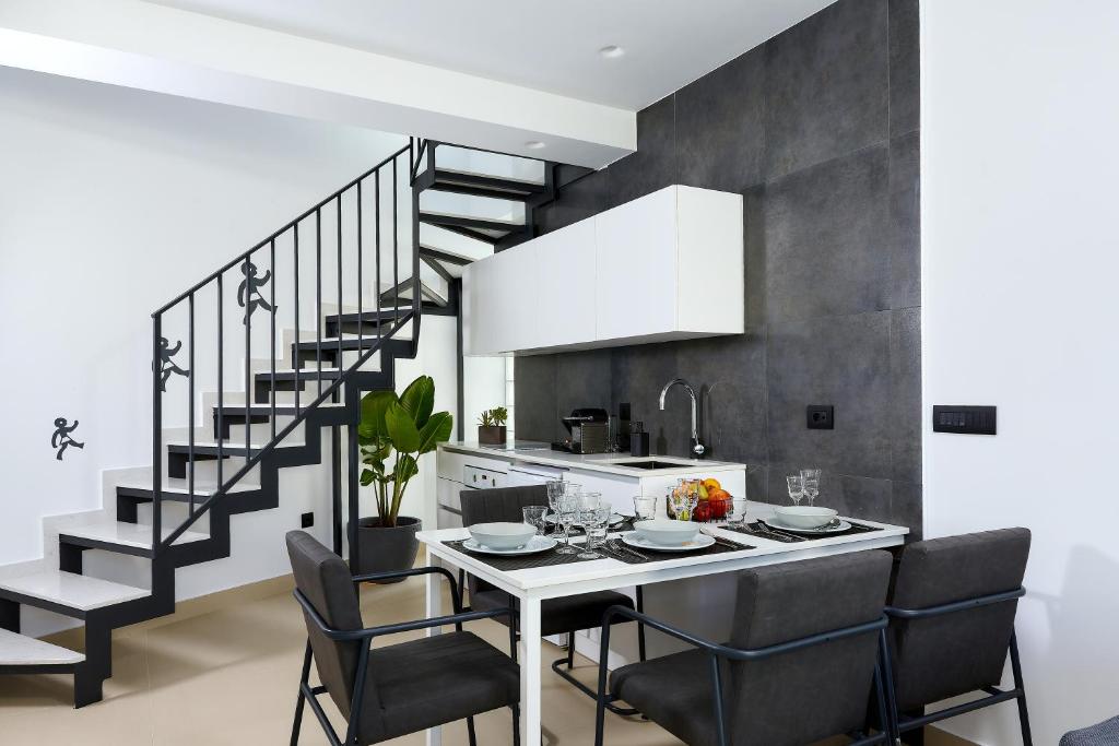 Апартаменты (Апартаменты с 1 спальней в мансарде), City Lion