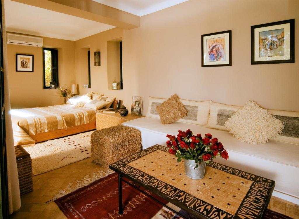 Двухместный (Улучшенный двухместный номер с 1 кроватью или 2 отдельными кроватями и террасой) курортного отеля Villa Dinari, Марракеш