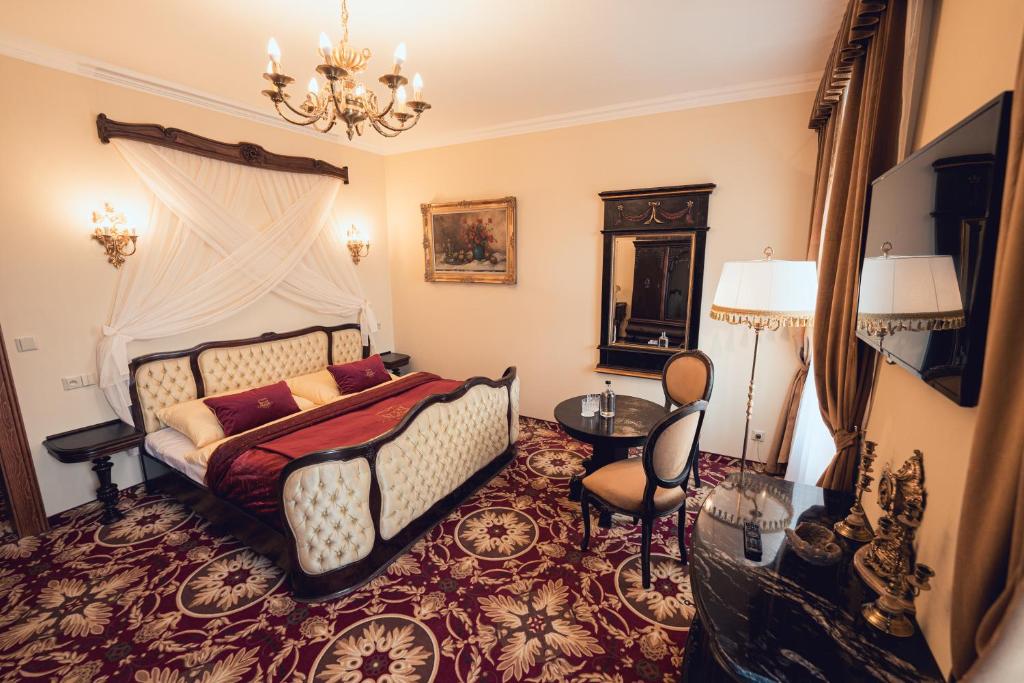 Двухместный (Номер Делюкс с кроватью размера «king-size») отеля Hotel Svatojánský Dvůr, Прага