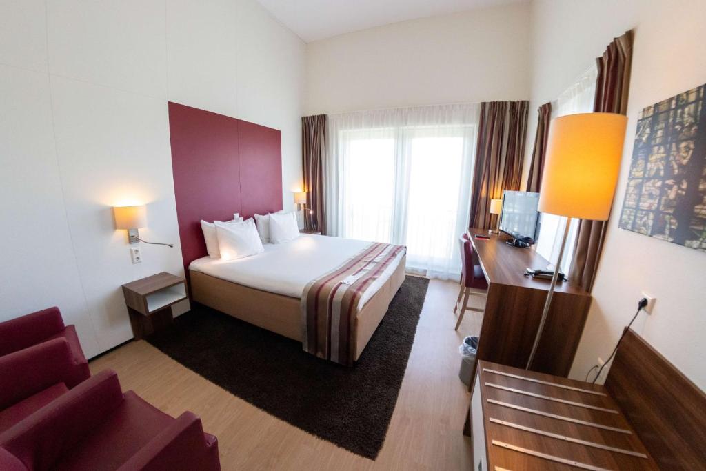 Трехместный (Представительский двухместный номер с 1 кроватью) отеля Best Western Plus City Hotel Gouda, Роттердам