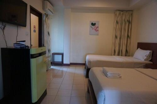 Двухместный (Улучшенный двухместный номер с 2 отдельными кроватями) отеля The One Residence, Удонтхани