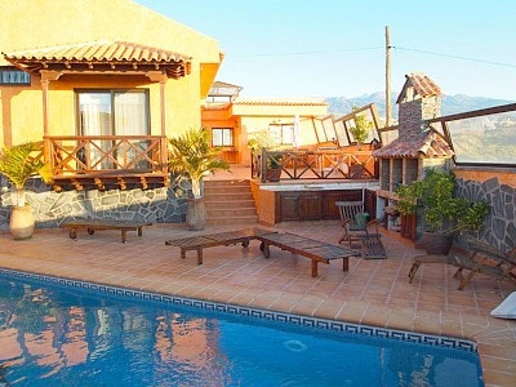 House with 5 bedrooms in Granadilla with wonderful mountain view private pool enclosed garden