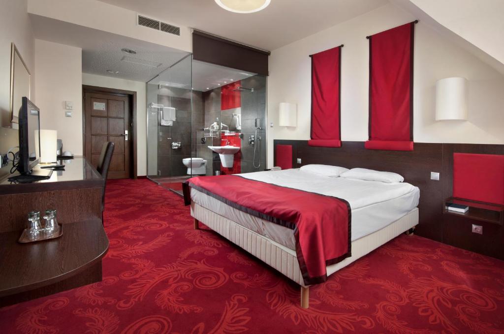Двухместный (Улучшенный двухместный номер с 1 кроватью) отеля Rubin Wellness&Conference Hotel, Будапешт