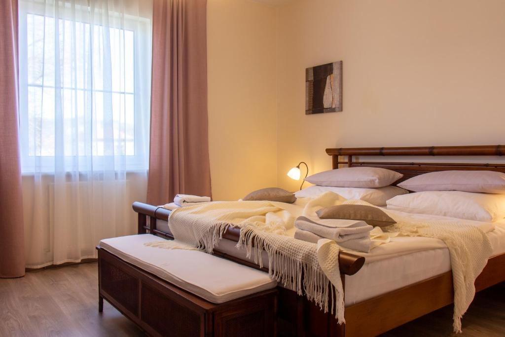 Двухместный (Двухместный номер с 1 кроватью или 2 отдельными кроватями и собственной ванной комнатой) гостевого дома Villa Anzio, Марианские Лазне