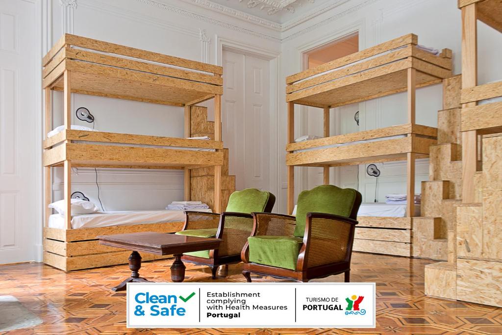 Номер (Спальное место в общем номере для мужчин и женщин с 12 кроватями) хостела The Independente Hostel & Suites, Лиссабон