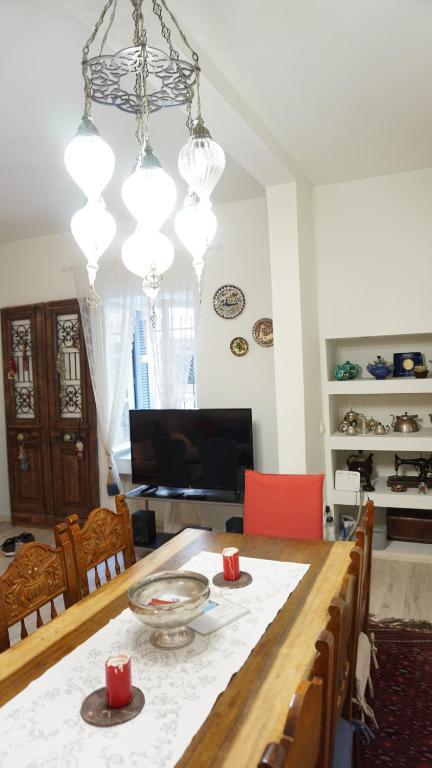 Вилла (Вилла с 4 спальнями), Athenian House in Plaka - 4 Bdrm Villa - 10 adults