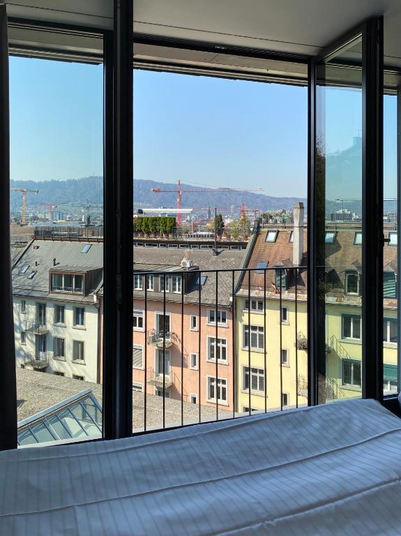 Двухместный (Penthouse Premium City View) отеля Comfort Hotel Royal Zurich, Цюрих