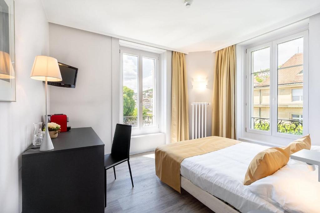 Двухместный (Двухместный номер с 1 кроватью и видом на улицу) отеля Hôtel Alpes & Lac, Невшатель