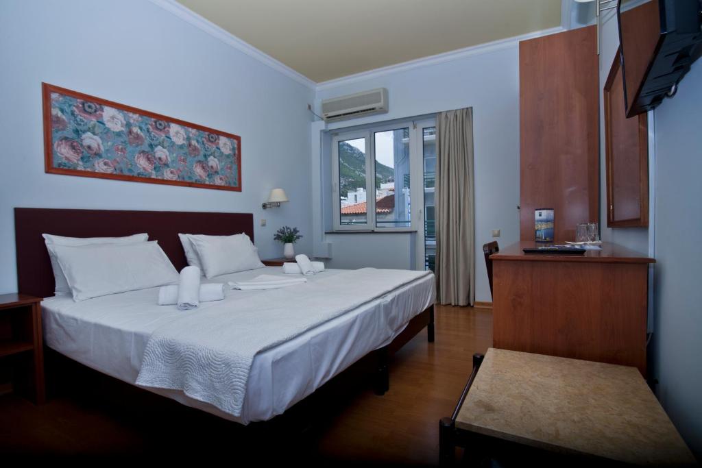 Двухместный (Двухместный номер с 1 кроватью или 2 отдельными кроватями и балконом) отеля Grand Hotel Loutraki, Лоутраки
