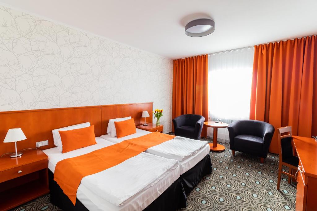 Двухместный (Улучшенный двухместный номер с 1 кроватью или 2 отдельными кроватями) отеля Plzen, Пльзень