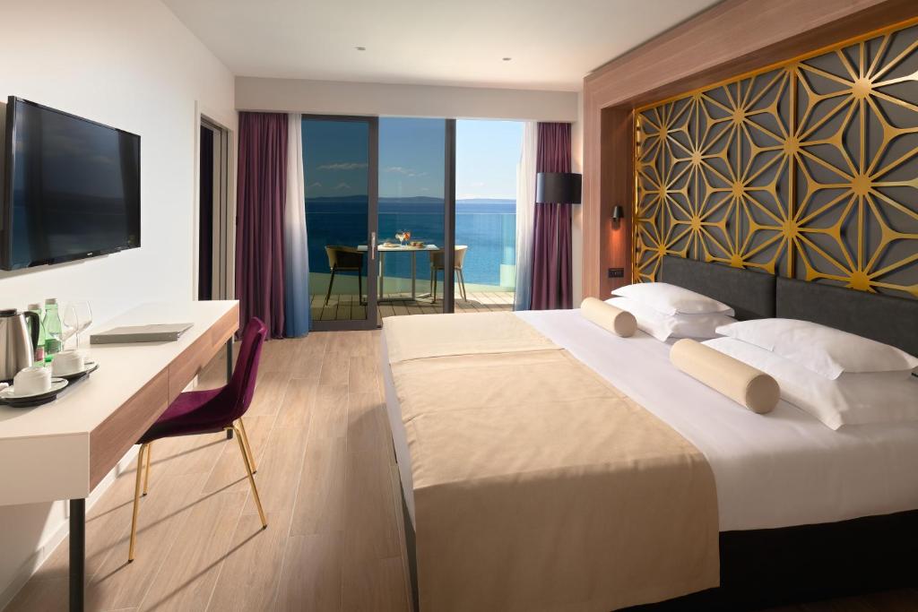 Двухместный (Улучшенный двухместный номер с 1 кроватью или 2 отдельными кроватями и видом на море) отеля Amphora Hotel, Сплит