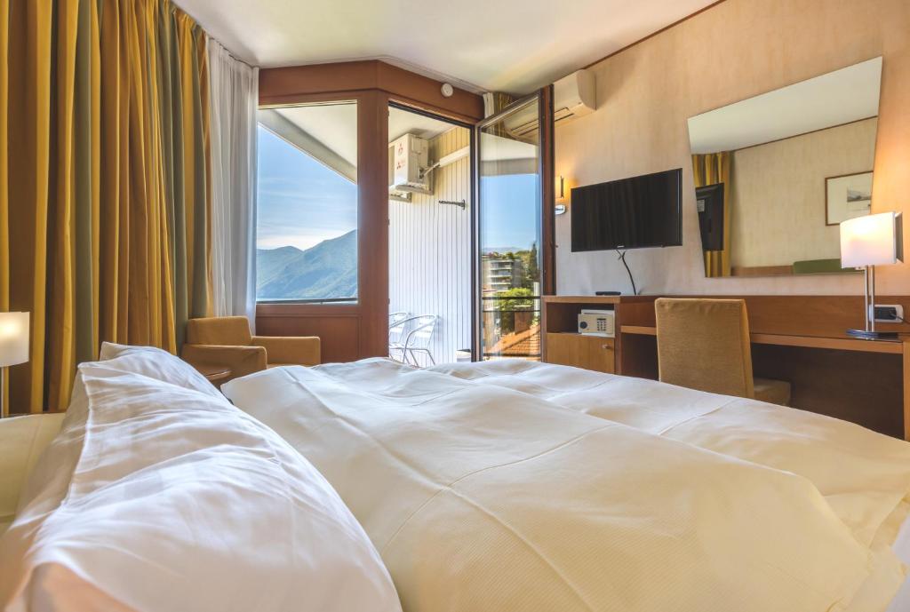 Двухместный (Элегантный номер с кроватью размера «queen-size») отеля City Hotel Delfino, Лугано