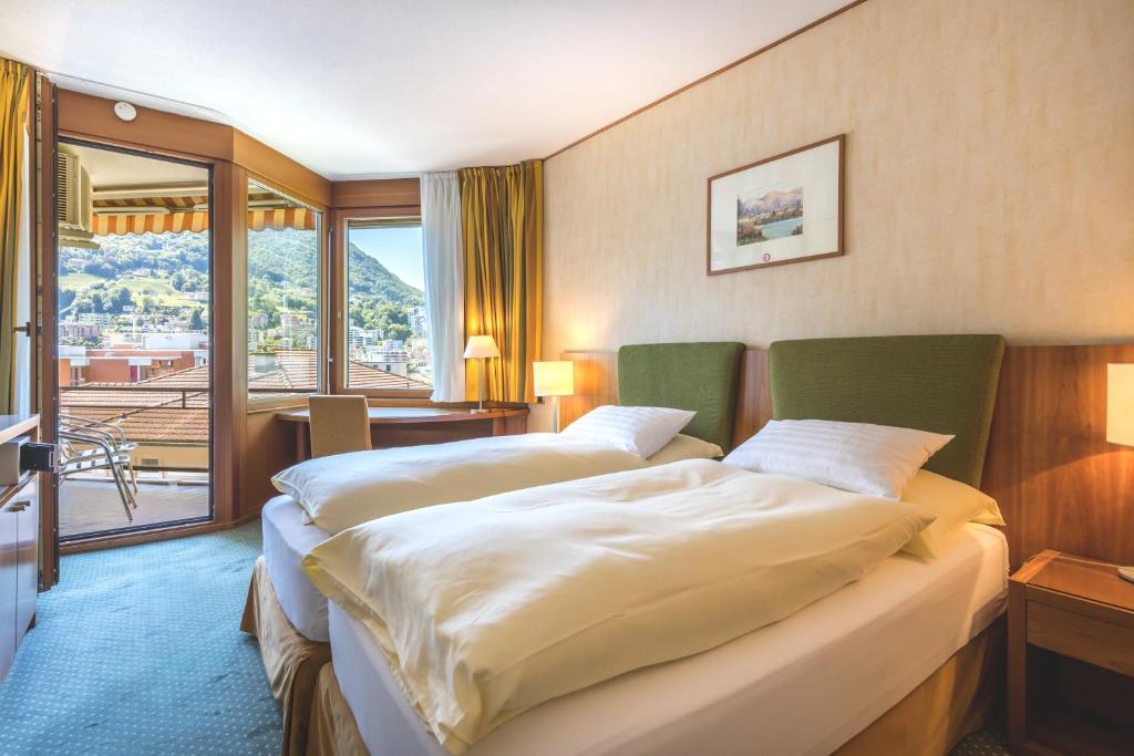 Двухместный (Двухместный номер «Комфорт» с 1 кроватью и балконом) отеля City Hotel Delfino, Лугано