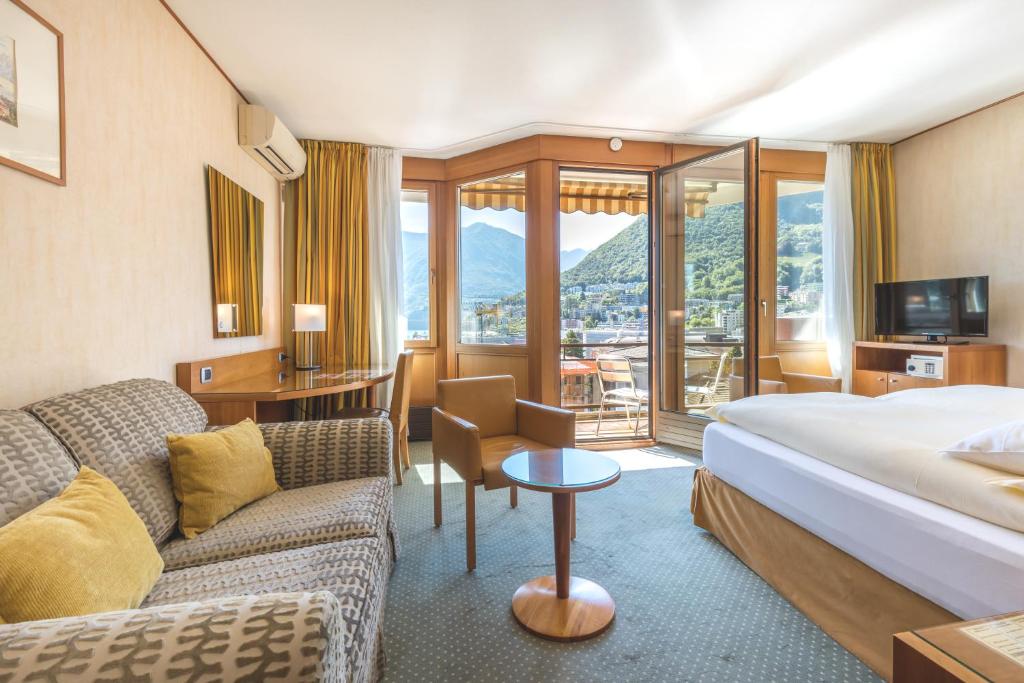 Двухместный (Улучшенный двухместный номер с 1 кроватью и видом на озеро) отеля City Hotel Delfino, Лугано