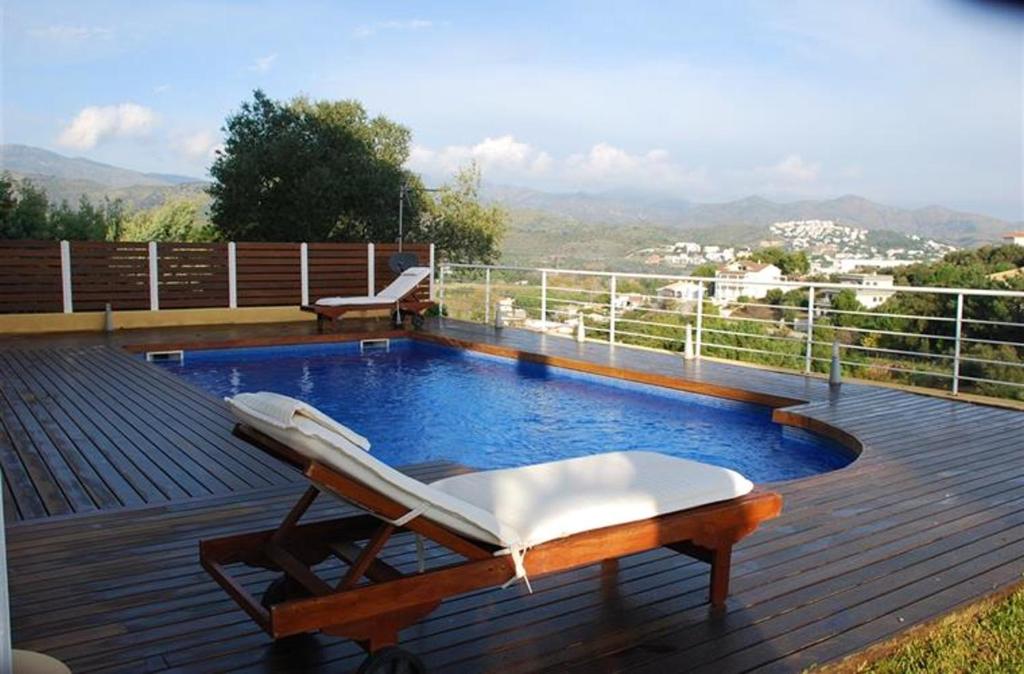 Villa with 4 bedrooms in Llanca with wonderful mountain view private pool enclosed garden 300 m from the beach, Льянсса