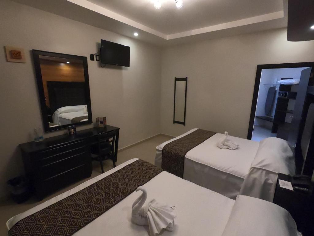 Двухместный (Двухместный номер с двуспальными кроватями, вид на внутреннюю территорию) отеля Hotel San Diego, Гуанахуато