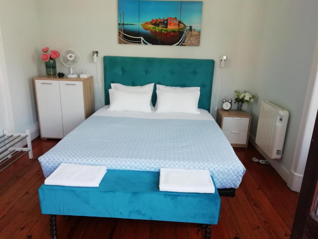 Двухместный (Двухместный номер с 1 кроватью и общей ванной комнатой) хостела Casa Azul Hostel, Синтра