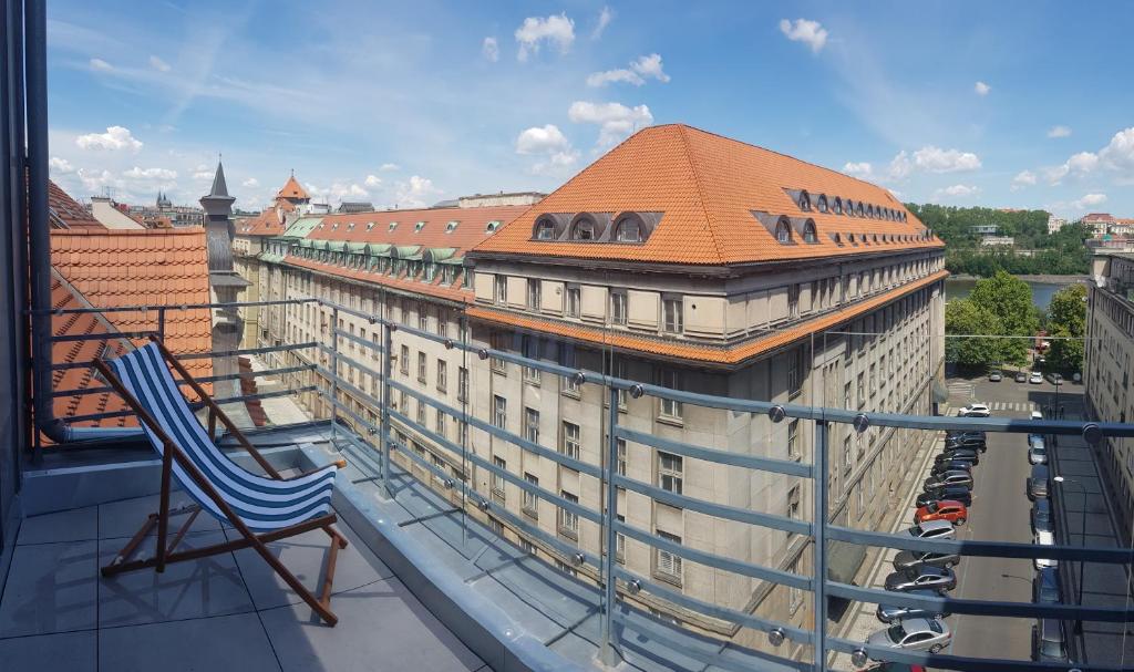 Двухместный (Улучшенный двухместный номер с 1 кроватью или 2 отдельными кроватями и балконом) отеля Clement, Прага