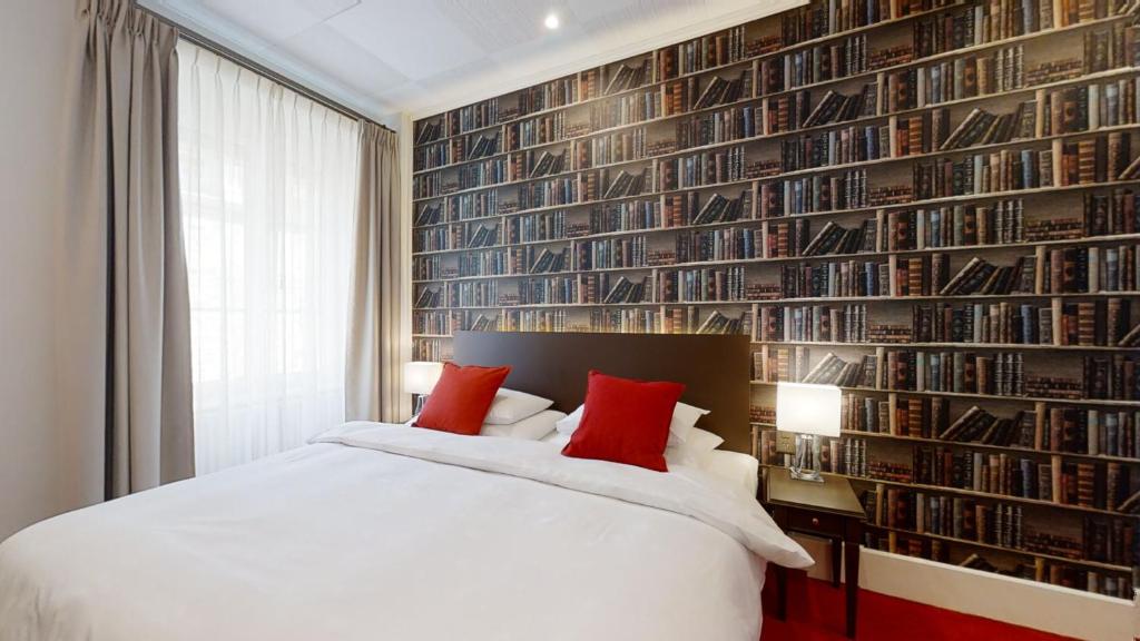 Двухместный (Улучшенный двухместный номер с 1 кроватью или 2 отдельными кроватями, вид на город) отеля Golf Hotel René Capt, Монтрё