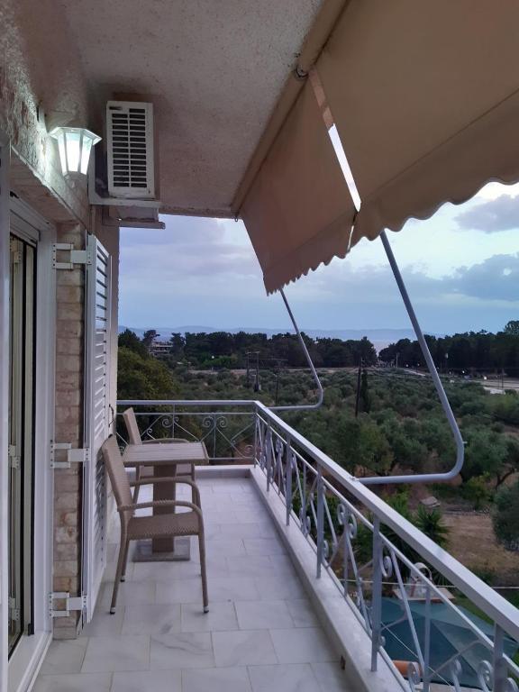 Трехместный (Трехместный номер с балконом) апарт-отеля GIOTA ROOMS, Аркуди