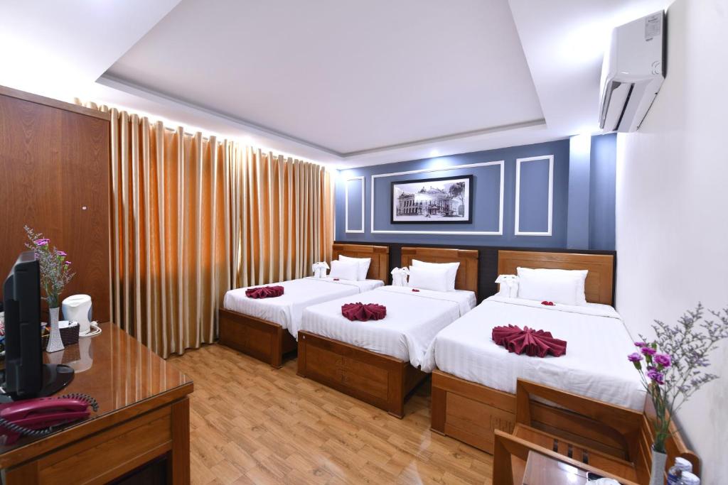 Трехместный (Трехместный номер Делюкс) отеля Hanoi Elpis Grand Hotel, Ханой