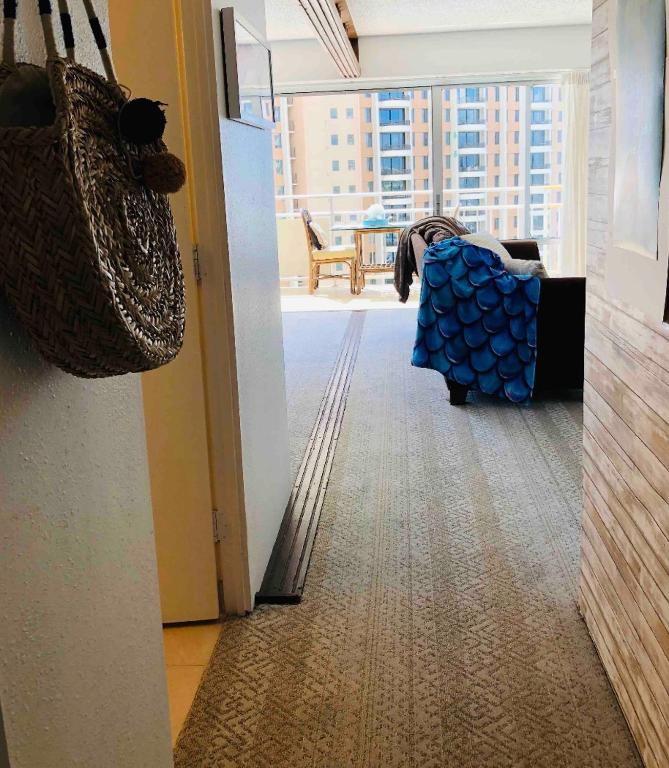 Студио (Номер-студия Делюкс с кроватью размера «queen-size»), MERMAID'S COVE WITH BREATHTAKING OCEAN VIEWS AT ILIKAI HOTEL