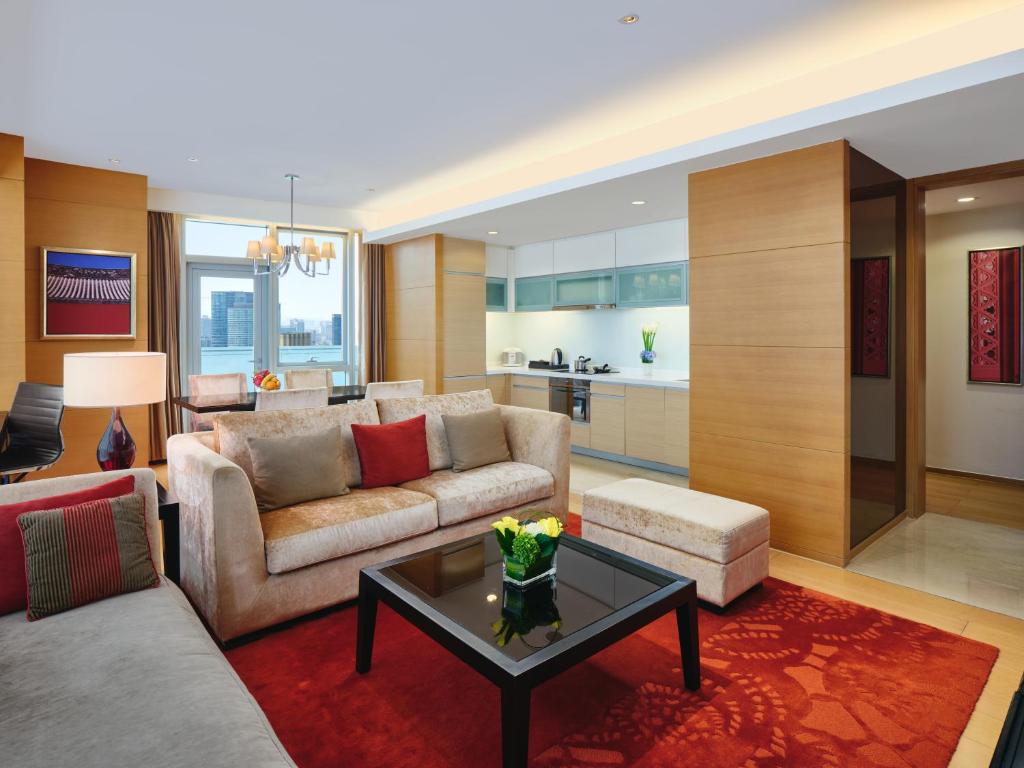 Сьюит (1 King And 2 Single 2 Bedroom Suite Balcony) отеля Fraser Suites Chengdu, Чэнду