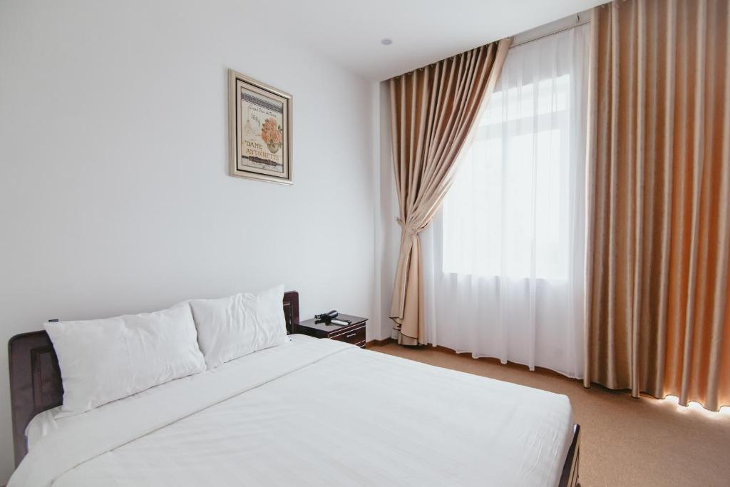 Двухместный (Двухместный номер Делюкс с 1 кроватью и балконом, вид на море) отеля PAPA ĐỒNG HỚI HOTEL, Донгхой