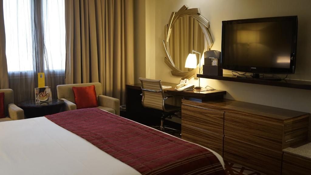 Двухместный (Номер Делюкс) отеля Crowne Plaza Dubai Deira, Дубай