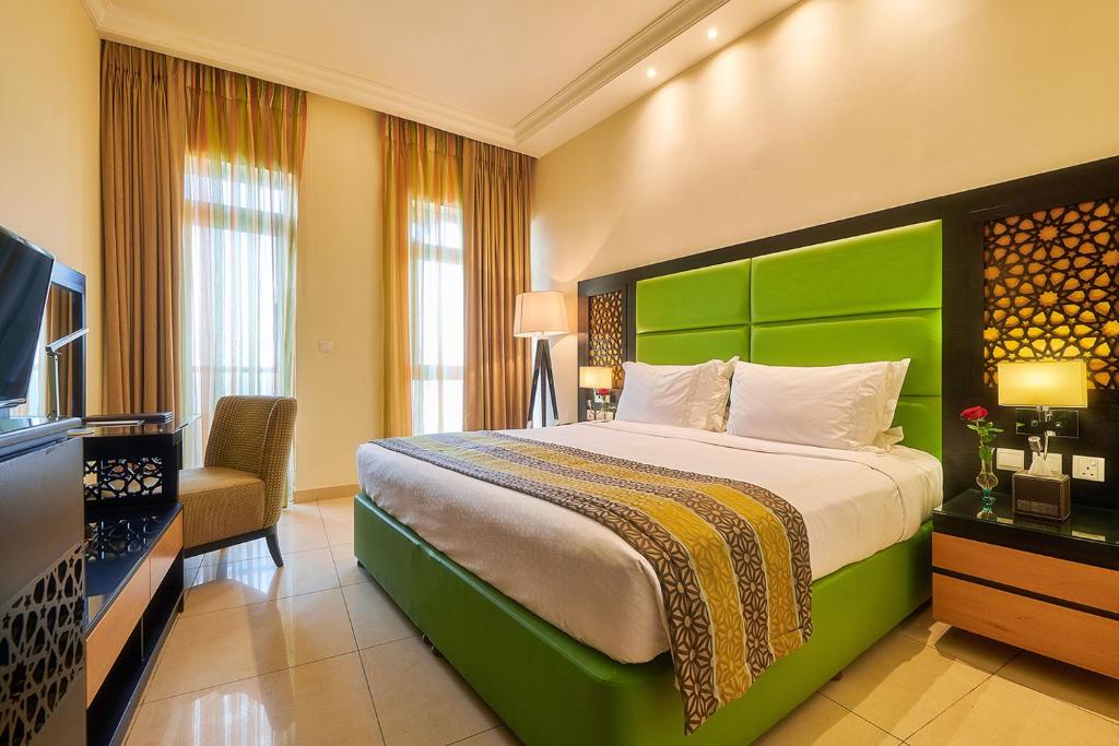 Сьюит (Апартаменты с 2 спальнями и видом на море) курортного отеля Bahi Ajman Palace Hotel, Аджман