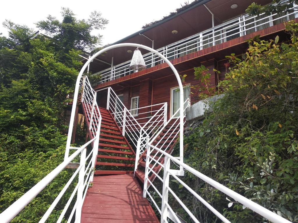 Двухместный (Двухместный номер с 1 кроватью и видом на горы) курортного отеля Monkey Island Resort, Катба