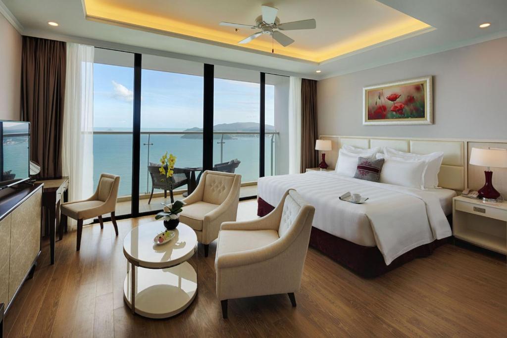Апартаменты (Номер «Гранд» с 2 спальнями и видом на океан) отеля Vinpearl Condotel Beachfront Nha Trang, Нячанг