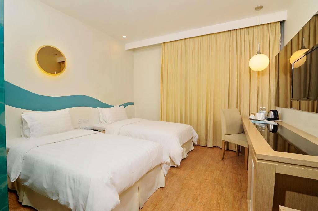 Двухместный (Улучшенный двухместный номер с 2 отдельными кроватями) отеля Oceania Hotel, Кота-Кинабалу