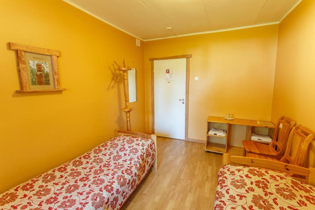 Двухместный (Двухместный номер с 2 отдельными кроватями и общей ванной комнатой) отеля Tartumaa Tervisespordikeskus, Тарту