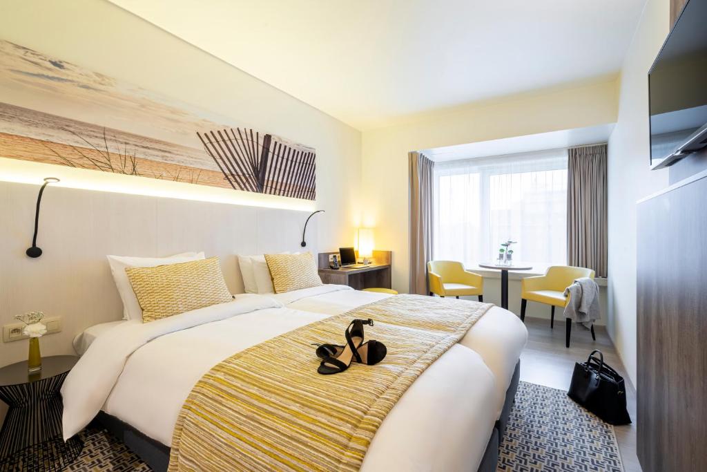 Двухместный (Улучшенный двухместный номер с 2 отдельными кроватями и видом на город) отеля Mercure Oostende, Остенде