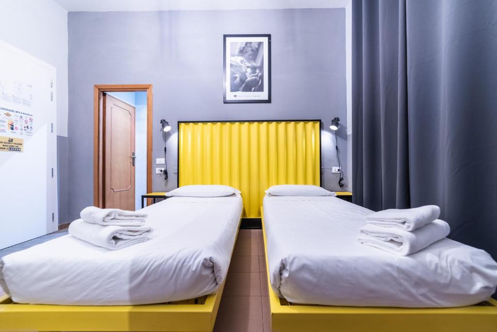 Двухместный (Улучшенный двухместный номер с 2 отдельными кроватями) хостела The Yellow, Рим