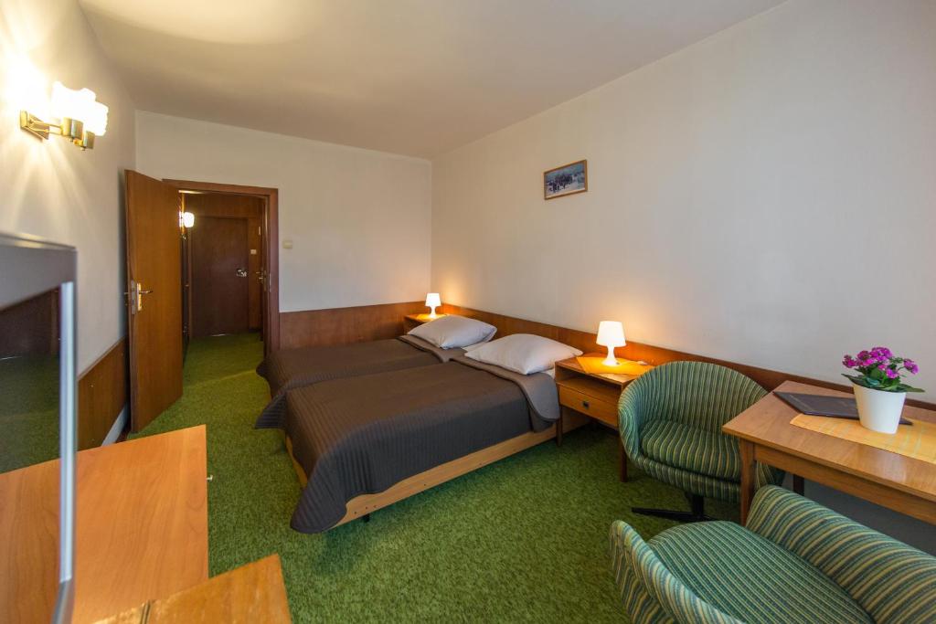Двухместный (Двухместный номер с 2 отдельными кроватями и видом на горы - Здание отеля ***) отеля Hotel Tatry, Мужасихле