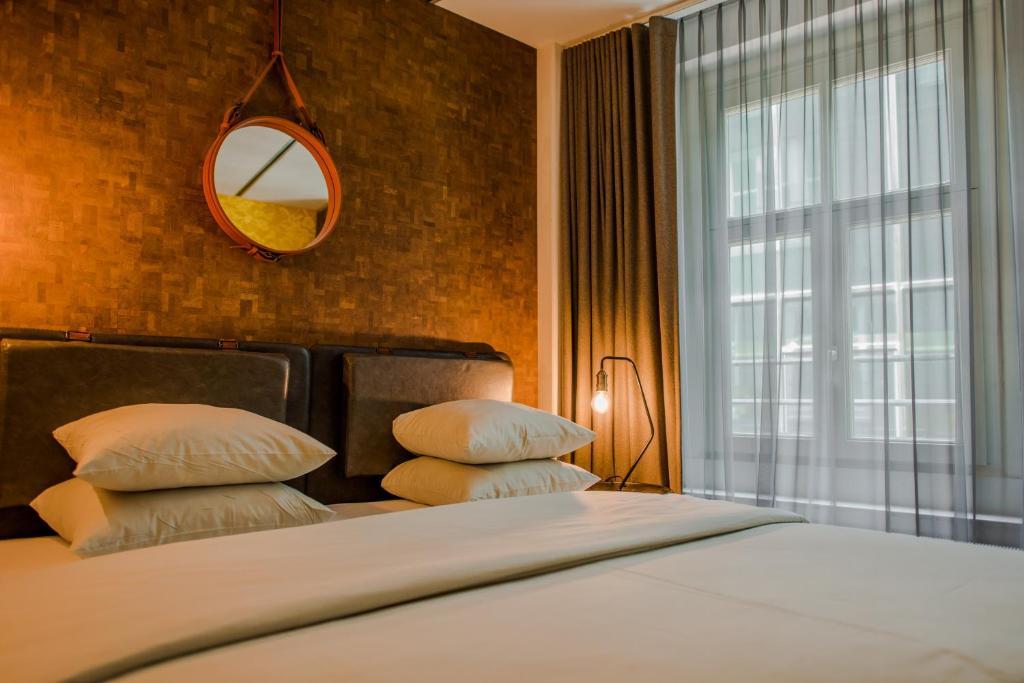 Двухместный (Двухместный номер «Комфорт» с 1 кроватью или 2 отдельными кроватями) отеля Hotel V Nesplein, Амстердам