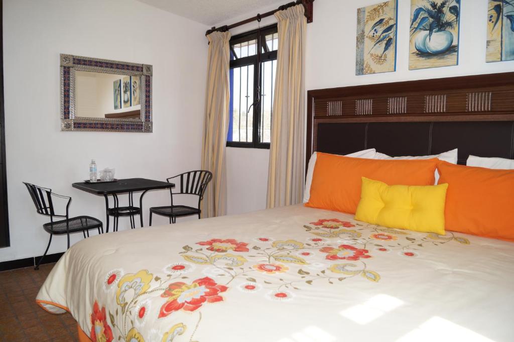 Сьюит (Люкс с кроватью размера «king-size») отеля Hotel Finca Las Hortensias, Тепотцотлан
