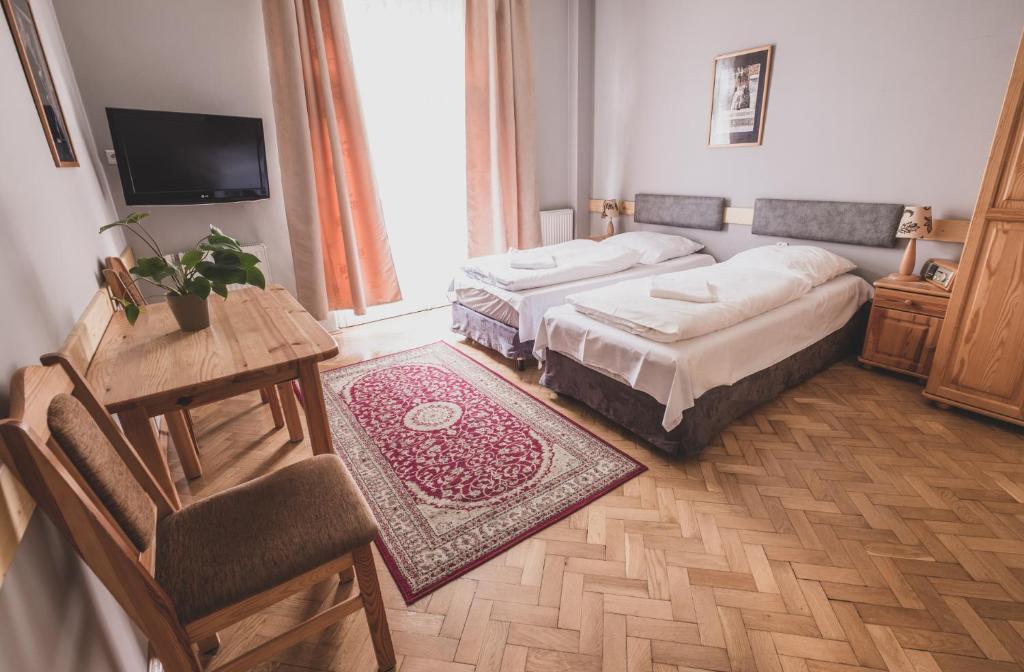 Двухместный (Двухместный номер с 2 отдельными кроватями и основными удобствами) гостевого дома Cybulskiego Guest Rooms, Краков